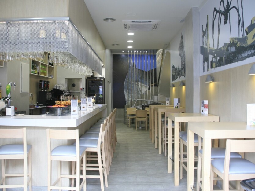 Barra y cocina en Abanda y Barra