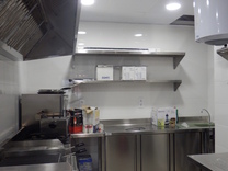 Barra y cocina en Abanda y Barra