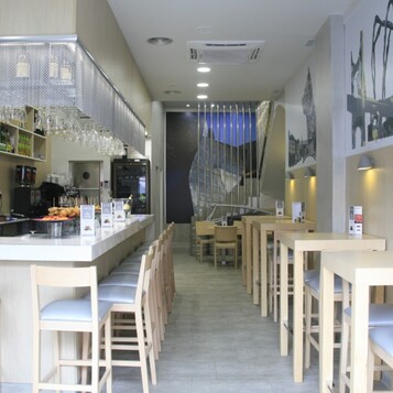 Barra y cocina en Abanda y Barra